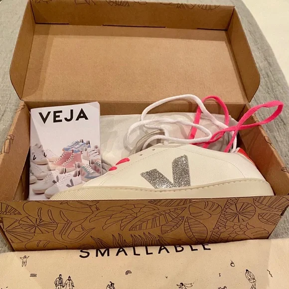 Veja sneakers size 5 in big kids. Fits like a women’s 6 Never worn Still in box. - Picture 2 of 6